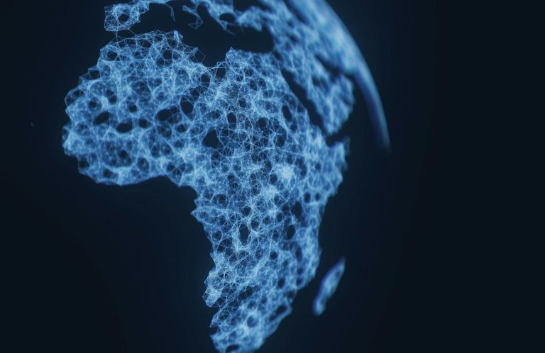 Abstrakte Darstellung Afrikas aus leuchtenden Punkten auf dunklem Hintergrund.